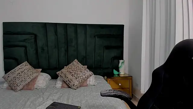 SaraWagner  online show from 05-19-26, 01:56