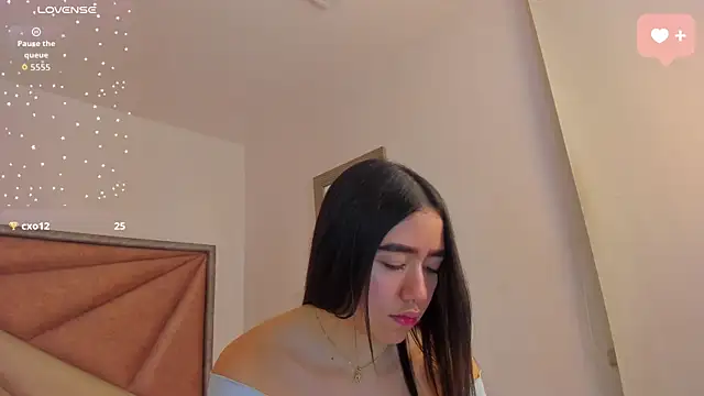 SaraWagner  online show from 06-11-26, 12:32