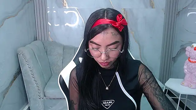 Ashley Blum v online show from 09-25-25, 08:12