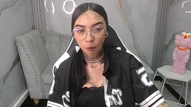 Ashley Blum v online show from 10-17-25, 08:00