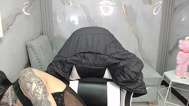 Ashley Blum v online show from 12-05-25, 08:05