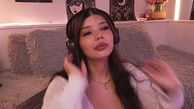 sophieee art online show from 02-08-26, 05:49