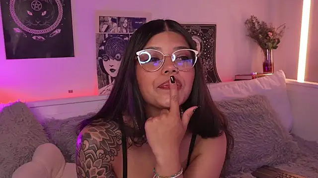 sophieee art online show from 03-20-26, 05:01