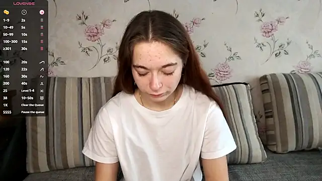 Snapshot of KissKarina chatting on 10-08-25, 05:27 KissKarina online show from 10-08-25, 05:27