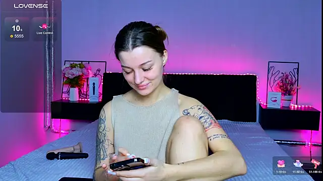 LindaBrilliant online show from 12-17-25, 06:41