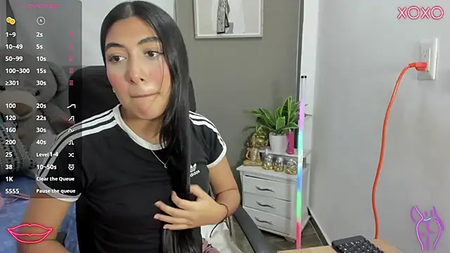 Allison 19   online show from 11-25-25, 04:01