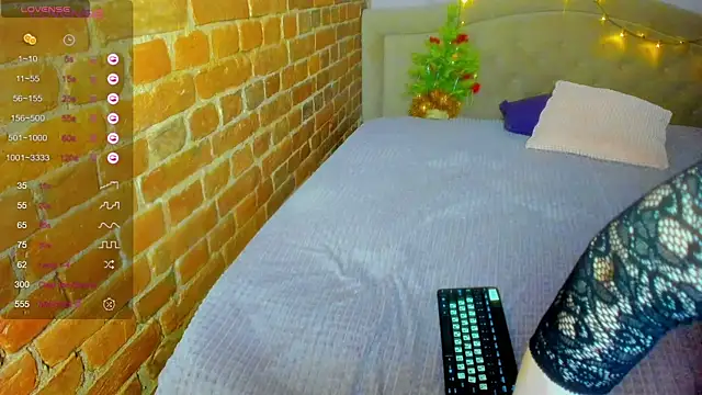 Snapshot of Cutiee_Alicee chatting on 12-21-24, 01:47 Cutiee Alicee online show from 12-21-24, 01:47