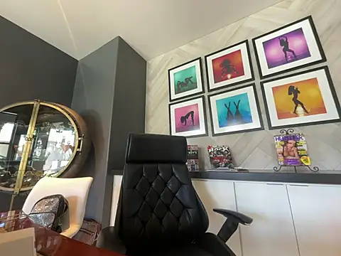 chanelstjames online show from 05-23-26, 07:07