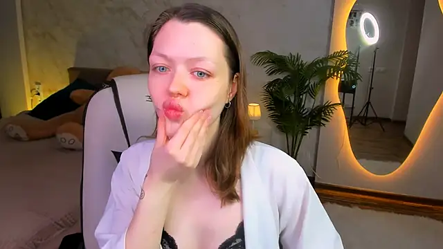 Lunar Lily online show from 12-01-25, 05:34