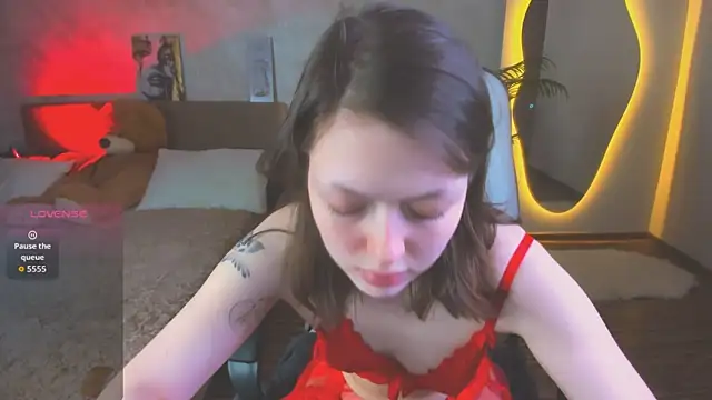 Lunar Lily online show from 04-25-26, 05:43