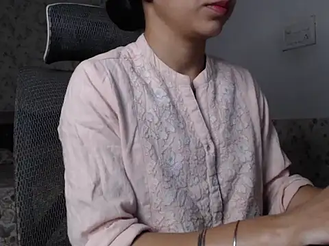 Snapshot of snow_white123 chatting on 12-14-25, 08:57 snow white123 online show from 12-14-25, 08:57