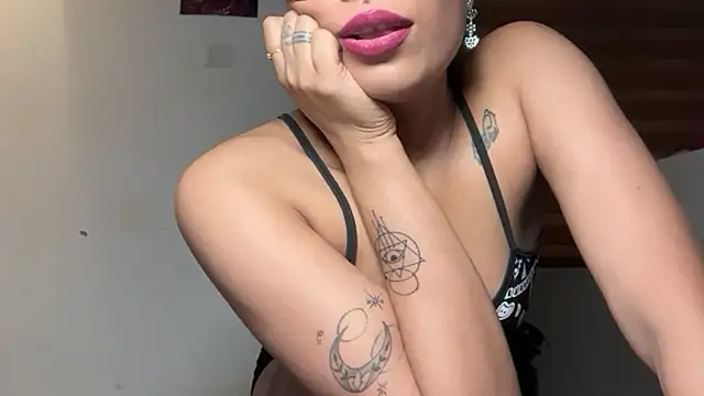 LucytheDevilQueen online show from 06-25-26, 05:12