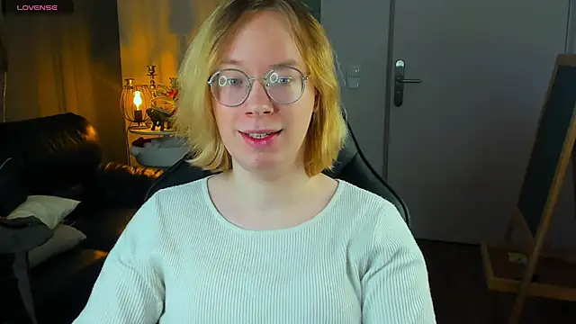 Amanda Butlerr online show from 11-30-25, 02:54