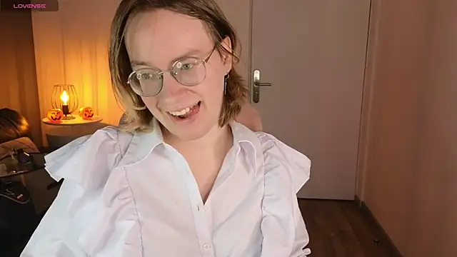 Amanda Butlerr online show from 05-23-26, 12:20