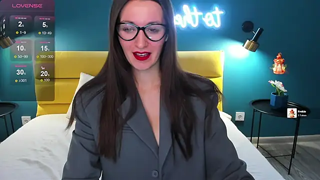 Joan Nelson online show from 02-03-26, 01:26