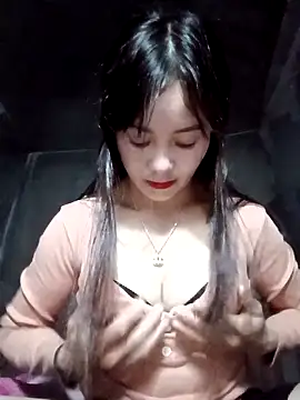 Snapshot of TinTim02 chatting on 11-17-25, 02:01 TinTim02 online show from 11-17-25, 02:01