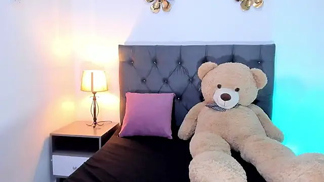 SagiraBelle online show from 12-17-25, 05:19