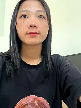 Snapshot of thaoyeuuu chatting on 10-13-25, 05:40 thaoyeuuu online show from 10-13-25, 05:40