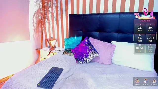 LunaToledo online show from 11-19-25, 12:38