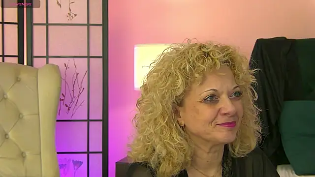 Snapshot of NiaMalkova chatting on 10-02-25, 04:47 NiaMalkova online show from 10-02-25, 04:47