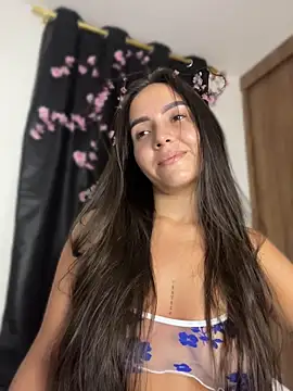 Snapshot of Scarlett05 chatting on 07-16-26, 01:33 Scarlett05 online show from 07-16-26, 01:33