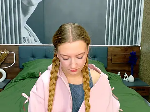 Snapshot of DarcyWilsy chatting on 11-06-25, 05:25 DarcyWilsy online show from 11-06-25, 05:25