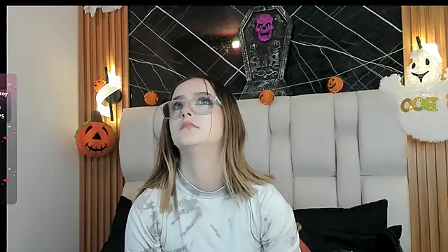 Snapshot of kristal_joi_dl chatting on 10-22-25, 12:27 kristal joi dl online show from 10-22-25, 12:27