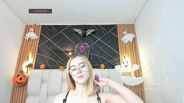 Snapshot of kristal_joi_dl chatting on 10-26-25, 01:50 kristal joi dl online show from 10-26-25, 01:50