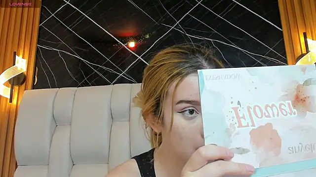 Snapshot of kristal_joi_dl chatting on 11-05-25, 01:11 kristal joi dl online show from 11-05-25, 01:11