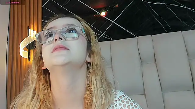 Snapshot of kristal_joi_dl chatting on 11-08-25, 12:16 kristal joi dl online show from 11-08-25, 12:16