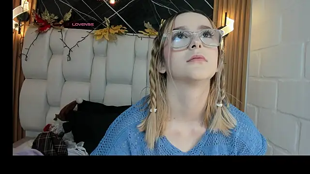 Snapshot of kristal_joi_dl chatting on 12-16-25, 12:54 kristal joi dl online show from 12-16-25, 12:54