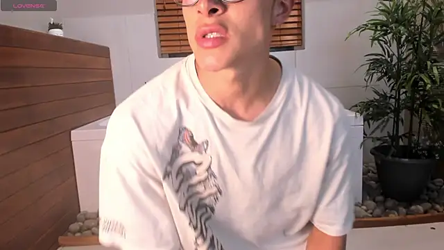 Snapshot of AustinJones_ chatting on 10-16-25, 08:21 AustinJones online show from 10-16-25, 08:21