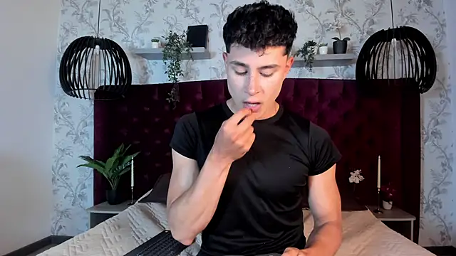 Snapshot of AustinJones_ chatting on 11-19-25, 07:14 AustinJones online show from 11-19-25, 07:14