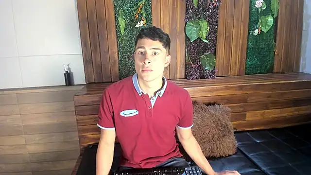 Snapshot of AustinJones_ chatting on 12-14-25, 04:12 AustinJones online show from 12-14-25, 04:12