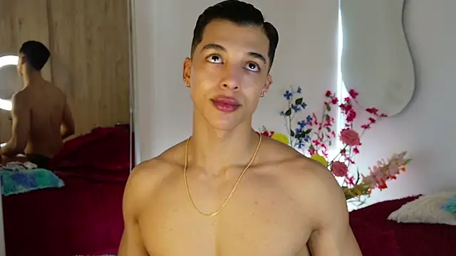 Snapshot of Troye_Williams chatting on 05-05-26, 02:36 Troye Williams online show from 05-05-26, 02:36