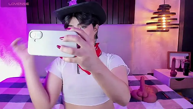 Creamy Angelo online show from 10-22-25, 08:08