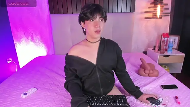 Creamy Angelo online show from 11-21-25, 08:40