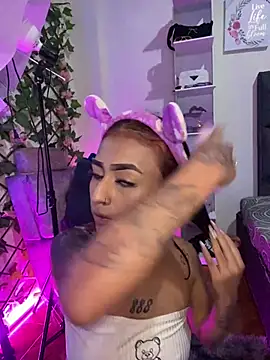 Snapshot of Dirty_isabella18 chatting on 06-12-26, 10:30 Dirty isabella18 online show from 06-12-26, 10:30
