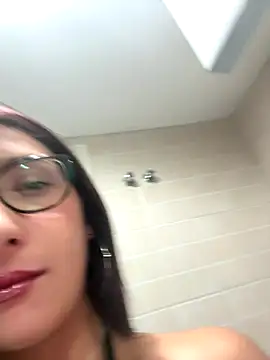 Snapshot of shory233 chatting on 09-27-25, 09:36 shory233 online show from 09-27-25, 09:36