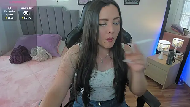 Snapshot of amaia_monet chatting on 11-12-25, 08:19 amaia monet online show from 11-12-25, 08:19