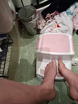 Snapshot of RimMasterAndYourJuice chatting on 10-27-25, 07:40 RimMasterAndYourJuice online show from 10-27-25, 07:40