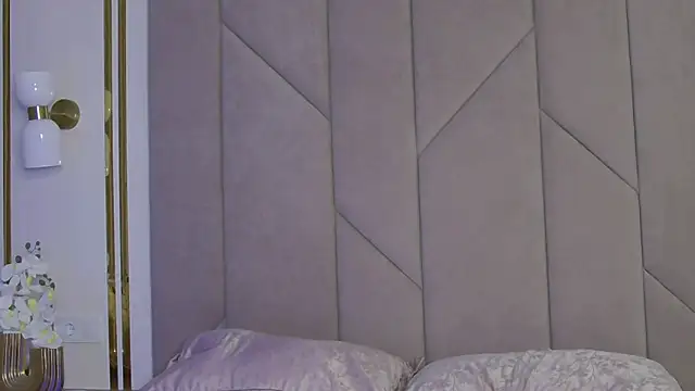 Touch me online show from 10-11-25, 04:16