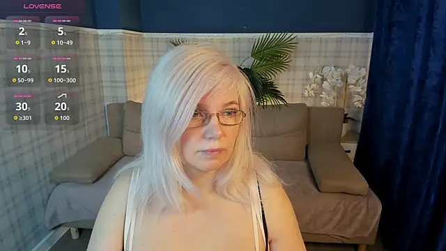 Snapshot of Hella_Fabel chatting on 12-22-25, 01:13 Hella Fabel online show from 12-22-25, 01:13