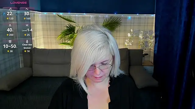 Snapshot of Hella_Fabel chatting on 01-12-26, 01:11 Hella Fabel online show from 01-12-26, 01:11