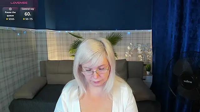 Snapshot of Hella_Fabel chatting on 01-15-26, 01:10 Hella Fabel online show from 01-15-26, 01:10