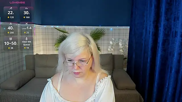 Snapshot of Hella_Fabel chatting on 01-17-26, 01:10 Hella Fabel online show from 01-17-26, 01:10