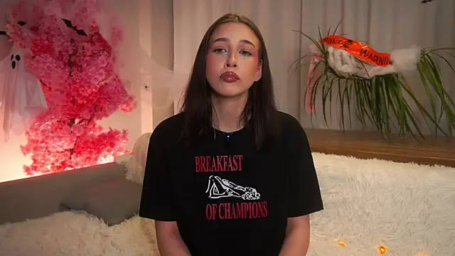 EviaRabasca online show from 10-31-25, 11:44