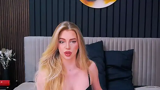 Snapshot of MilanaCeleste chatting on 11-30-25, 03:54 MilanaCeleste online show from 11-30-25, 03:54