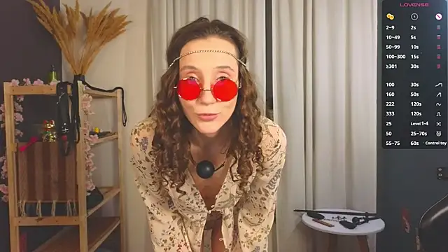 Snapshot of laracroftmansion chatting on 11-24-25, 06:18 laracroftmansion online show from 11-24-25, 06:18