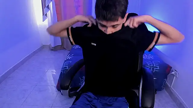 Aron Boyy online show from 11-20-25, 08:19